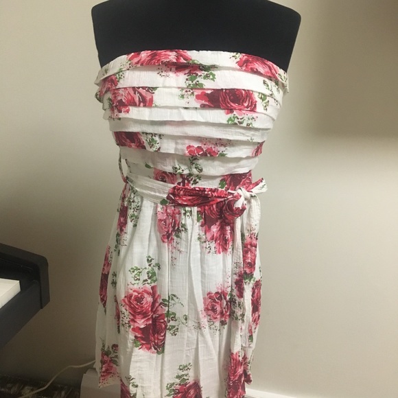 Preowned Delia’s small white strapless dress - Picture 7 of 7